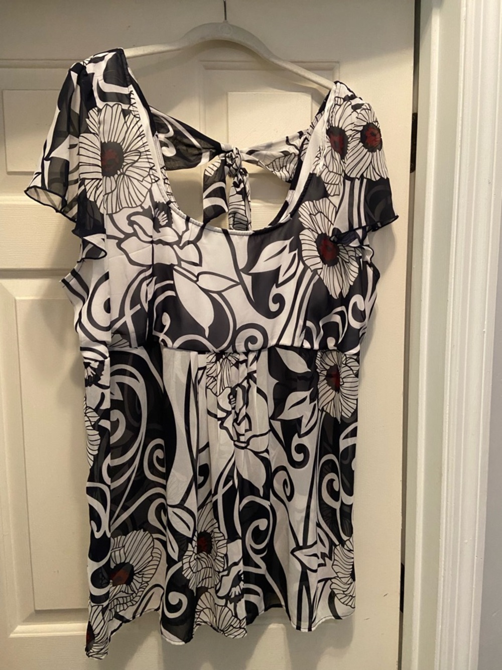 22/24 2x 3x Lane Bryant Dark Blue & White Floral Tie Back Flowy